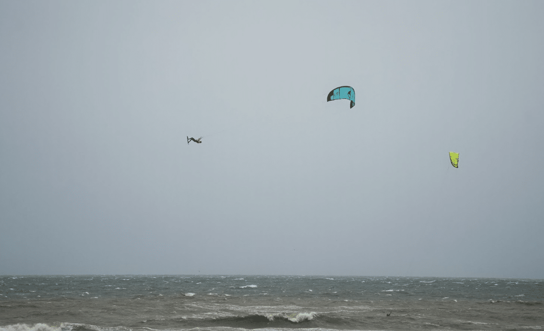 Top-kitesurfers maken zich op voor het YoungCapital NK Big Air