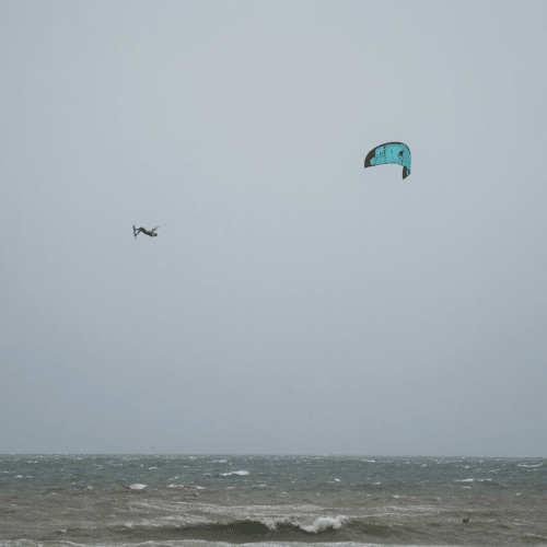 Top-kitesurfers maken zich op voor het YoungCapital NK Big Air